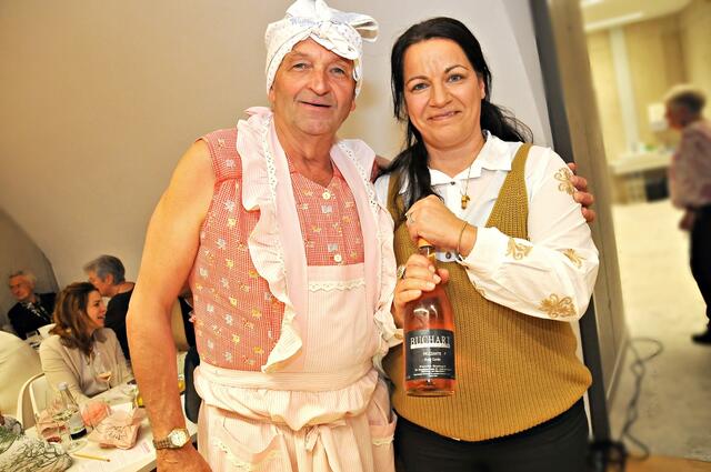 Der einzige Mann, der bei den Schaumweinschwestern "zugelassen" war: Christian Herzog | Foto: Helga Nitsche