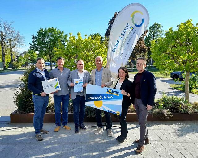 Kirchberg am Wagram ist mit Bürgermeister Franz Aigner (3.v.li) ist auf dem besten Weg in der Energiewende. | Foto: Marktgemeinde Kirchberg am Wagram/Stefan März 