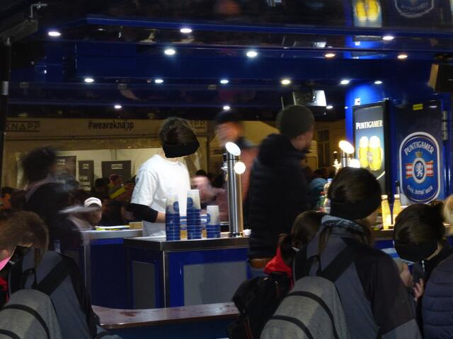 Es standen auch Pfandbecher für den Bierausschank zu Verfügung. Deren Menge dürfte dann wahrscheinlich doch ein wenig zu gering gewesen sein...