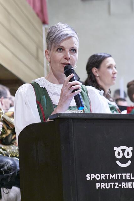 Zauberhafte Moderation durch Andrea Jörg. | Foto: MK Kauns