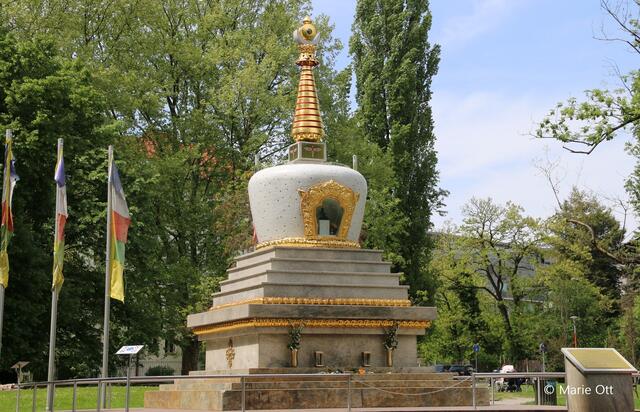 FRIEDENS-STUPA, Pagode, Graz, Volksgarten