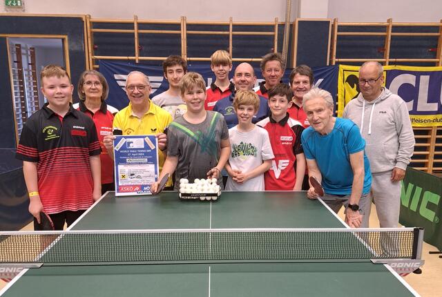 Einige Teilnehmer am World Table Tennis Day in Traismauer 