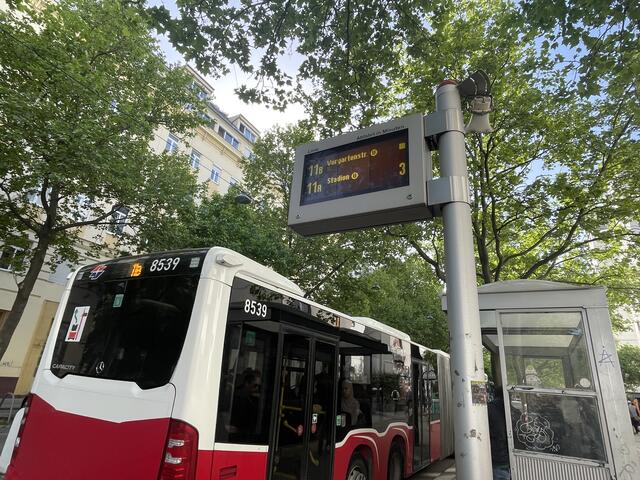 Zur Stoßzeit alle paar Minuten ein Bus – dieser Idealfall tritt aktuell oft nicht ein. | Foto: Kathrin Klemm