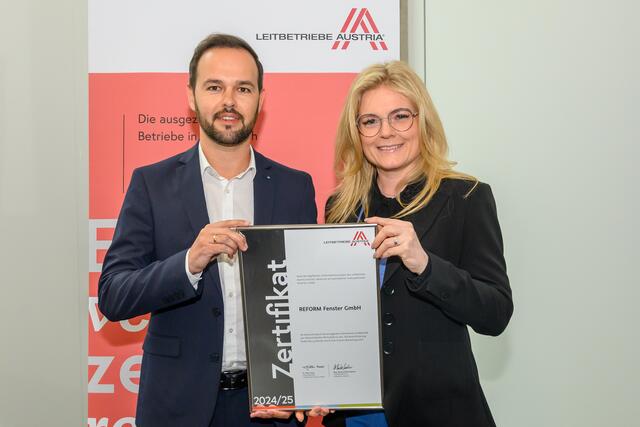 Heinz Parzer (Geschäftsführer Reform Fenster), Monica Rintersbacher (Geschäftsführerin Leitbetriebe Austria). (v.li.)

  | Foto: cityfoto/Wolfgang Simlinger