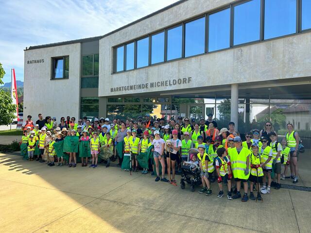 Volksschulkinder in Micheldorf machten sich auf den Weg, um Müll zu sammeln. | Foto: VS Micheldorf