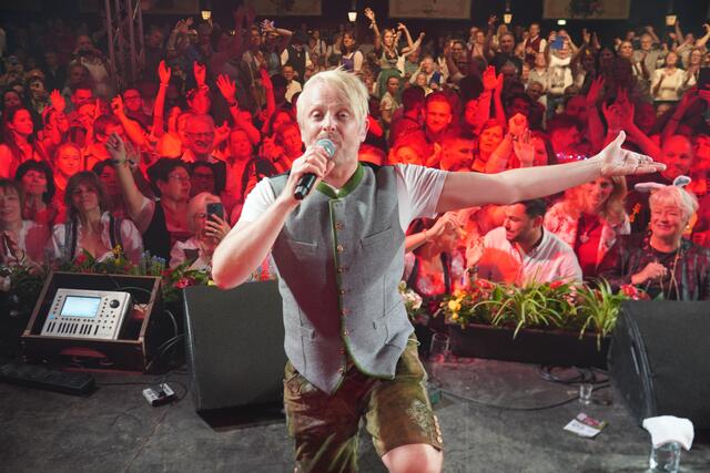  Ross Antony brachte die Besucher:innen beim Gauder Fest Auftakt im Festzelt in Schwung.

 | Foto: Zillertal Bier