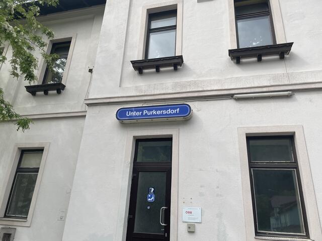 Die Zukunft des Bahnhofsgebäudes Unterpurkersdorf stellt einige Fragen und Ideen in den Raum.