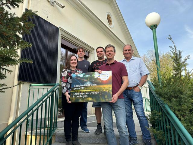 Bildbeschreibung: EZN Projektleiterin Theresia Hörtzer, Vereinskassier Leopold Öllerer, Gründungsobmann Roman Kastner sowie die Vorstandsmitglieder Stefan Mitterhofer und Franz Schaberger | Foto: EZN