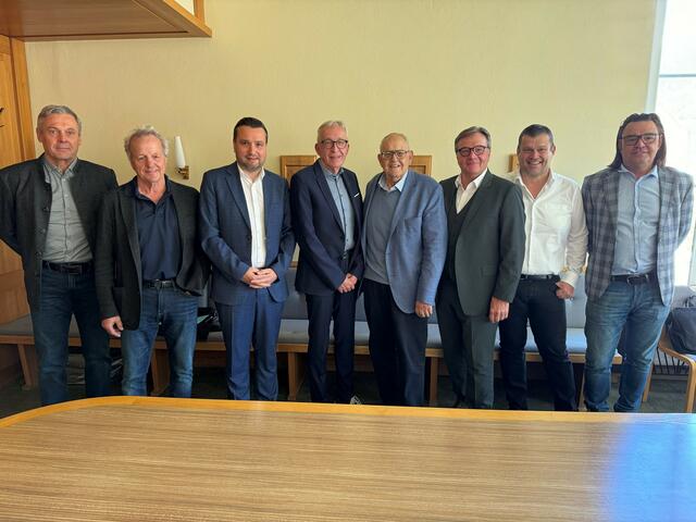 Manfred Bader, Friedl Eberl (Pletzer Gruppe), Bgm. Benedikt Lentsch, Bgm. Herbert Mayer, KR Anton Pletzer, Alt-LH Günther Platter, Venetbahn-Aufsichtsratsvorsitzender Thomas Hittler und TVB-Obmann Konrad Geiger. | Foto: platzermedia