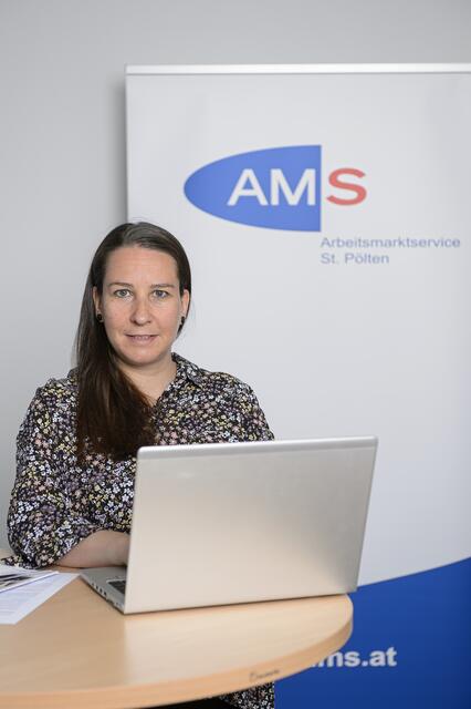 Monika Tabogo informiert über die aktuelle Situation. | Foto: AMS NÖ