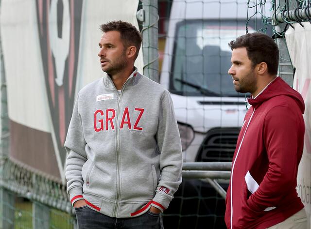 Wollen das Feiern nicht überstürzen: GAK-Trainer Gernot Messner und Sportdirektor Dieter Elsneg | Foto: GEPA