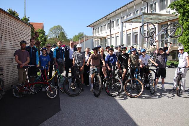 Die Schüler der Mittelschule Fehring lernten an diesem Vormittag alles Wissenswerte über das Fahrrad. | Foto: RegionalMedien