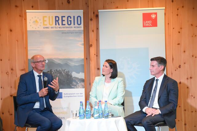 LH Anton Mattle, MEP Barbara Thaler und Staatsminister Eric Beißwenger (Bayern) diskutierten über den Weg Europas in der Zukunft. | Foto: Florian Haun
