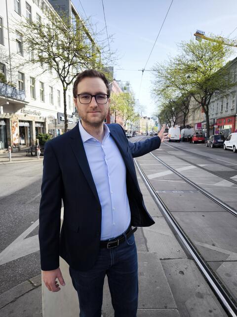Felix Ofner (ÖVP) möchte den Verkehr auf die Gleiskörper verlegen.  | Foto: ÖVP