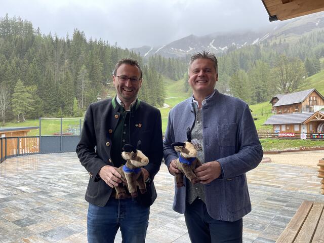 St. Barbaras Bürgermeister Jochen Jance mit Edgar Wernbacher, dem neuen Geschäftsführer der Freizeitbetriebe Veitsch.  | Foto: Koidl