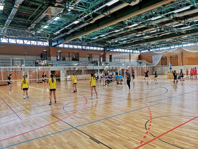 In der Koralmhalle wurde auf drei Feldern die Bezirksmeisterschaft ausgespielt. | Foto: MS Bad Schwanberg
