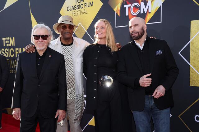Wiedersehen mit den Kollegen beim 30-jährigen Jubiläum des Kultstreifens "Pulp Fiction" in L.A. (v.l.): Harvey Keitel, Samuel L. Jackson, Uma Thurman und John Travolta. | Foto:  Mario Anzuoni / REUTERS / picturedesk.com