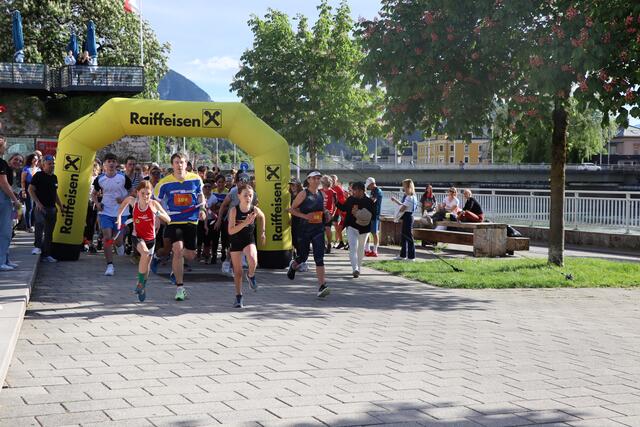Nach dem Startschuss sprinteten die ersten los. | Foto: Nimpf