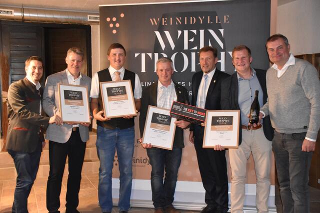 Die Nominierten der Kategorie Blaufränkisch Reserve: Wein Burgenland-GF Christian Zechmeister, Mathias Jalits, David Wachter, Thomas Kopfensteiner, Weinidylle Südburgenland-Obmann Thomas Schreiner, Andreas Grosz und Eisenberg DAC-Obmann Reinhold Krutzler | Foto: Michael Strini