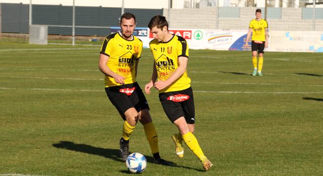 Hristo Krachanov (li.) erzielte ein Elfmetertor. Dennoch reichte es diesmal nicht zu einem Sieg. | Foto: Wolfgang Feichtinger