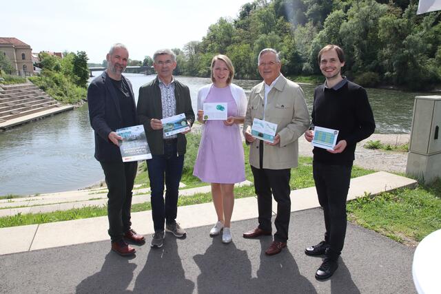 Michael Fend, Franz Fartek, Julia Majcan, Karl Lautner, Andreas Schuster (v.l.). | Foto: RegionalMedien