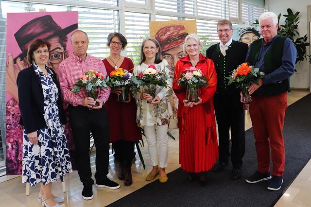 Bgm. Erich Gosch und Vzbgm. Christa Modl mit den Künstlern Franz Graßl, Nicole Neubauer-Sicher, Sigrid Langmaier, Ernestine Faux-Russ und Herbert Paukert eröffneten das Jubiläumsjahr „50 Jahre Markterhebung“ Feldkirchen. | Foto: Edith Ertl