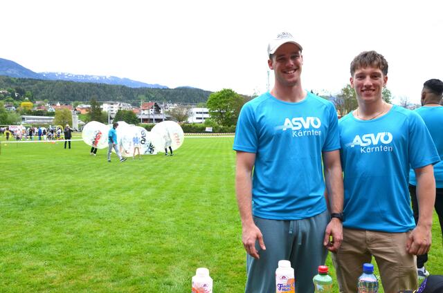 Maximilian Herberth und Noah Bacher vom Schwimmverein