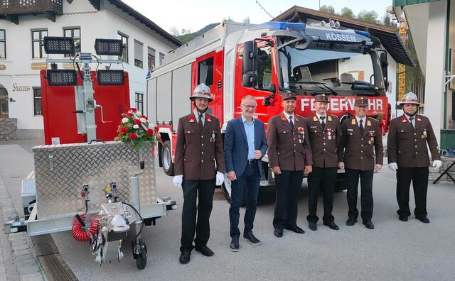 TLF-A und STROMA der FW Kössen gesegnet: von li. Andreas Pertl, Reinhold Flörl, Anreas Paluc, Rudi Bellinger, Martin Mitterer, Dominik Schwentner. | Foto: Johann Mühlberger