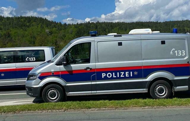 Jugendliche alarmierten die Polizei, aufgrund eines gefährlichen Fundes. (Symbolfoto) | Foto: MeinBezirk.at