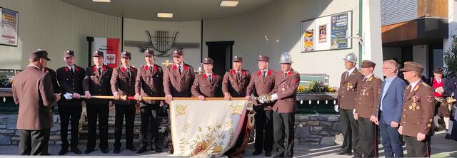 Feierliche Angelobung beim Festakt am Dorfplatz. | Foto: Johann Mühlberger
