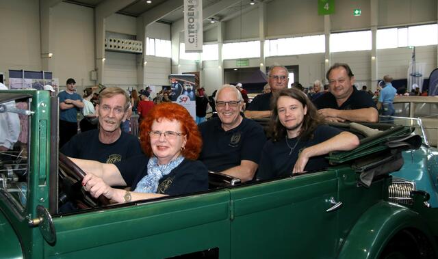 Präsident Manfred Schiemer und sein Team vom Oldtimer und Sportwagenclub Tullnerfeld. | Foto: Christian Nowotny