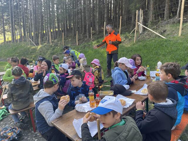 Zum Abschluss gab es für die Kinder natürlich noch eine Jause. | Foto: Koidl