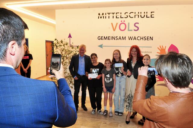 Foto: Die fleißigen BriefschreiberInnen erhielten Besuch von Minister Martin Polaschek, LR Cornelia Hagele und Bgm. Peter Lobenwein