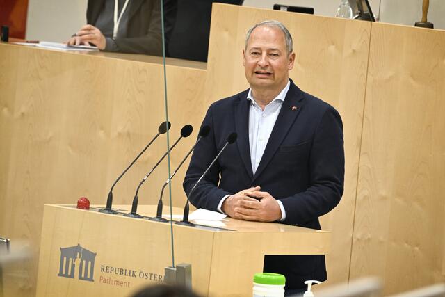 SPÖ-Spitzenkandidat für die EU-Wahl Andreas Schieder teilte in der Pressestunde, am Sonntag, 5. Mai, seine Gedanken und Pläne für die EU. | Foto: Parlamentsdirektion/Johannes Zinner