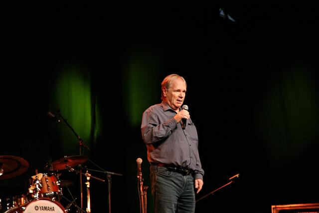 ArtClub Urgestein Günter Hallama begrüßte zum 3. Konzertabend, der ganz im Zeichen des Gitarrensounds stand.