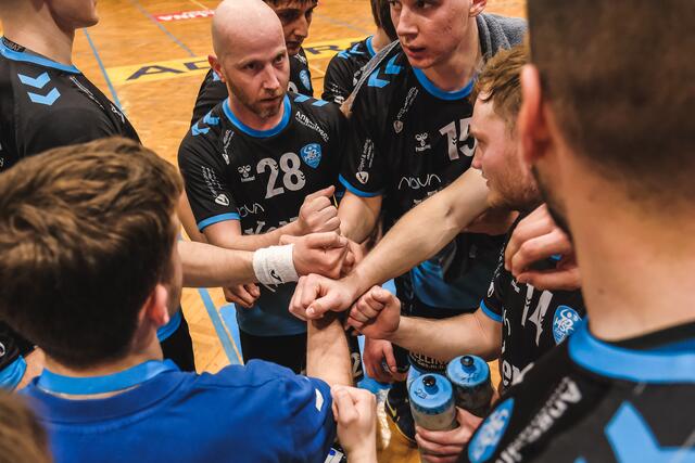Sämtliche Krisenbesprechungen in der Pause und während des Spiels halfen der HSG nichts. | Foto: IQ-Foto, Thomas Leibetseder