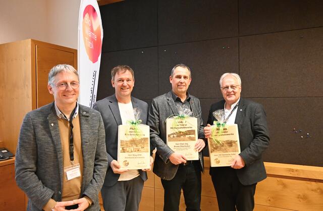 Koordinator Andreas Moser gratulierte den Geehrten Reinhard Jennewein, Bruno Oberhuber und NR Hermann Gahr (v.l.) in Kufstein.  | Foto: Alexandra Embacher
