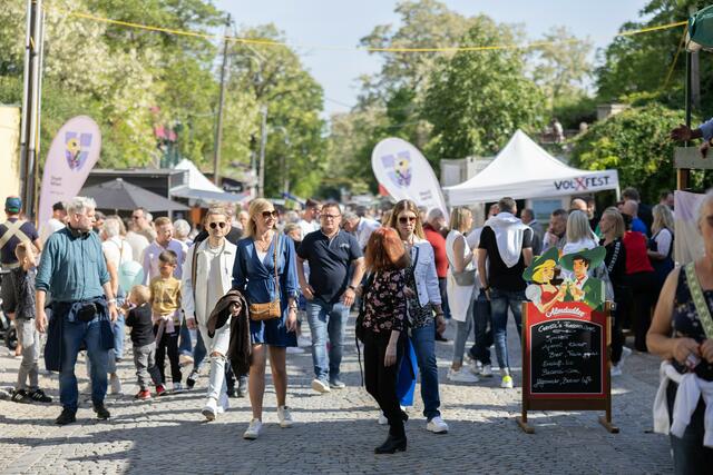 Am Wochenende war es so weit: Das Mailüfterl in der Stammersdorfer Kellergasse ging über die Bühne.  | Foto: RMW/René Brunhölzl