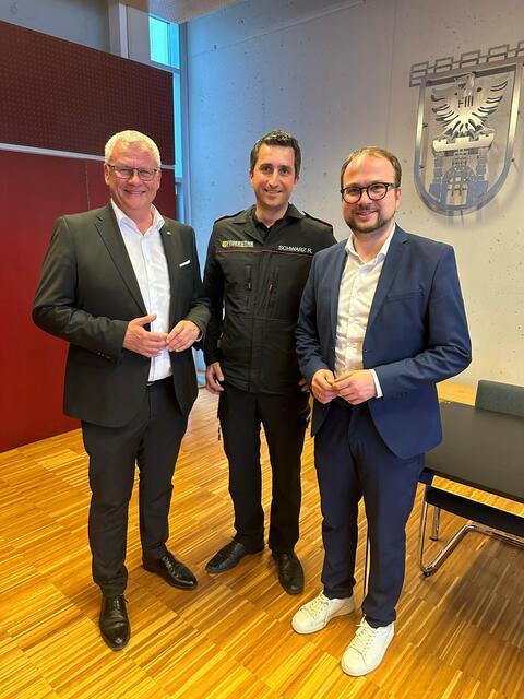 (v.l.) Bürgermeister Thomas Steiner, Feuerwehrkommandanten Rainer Schwarz und Vizebürgermeister Istvan Deli. | Foto: Eisenstadt