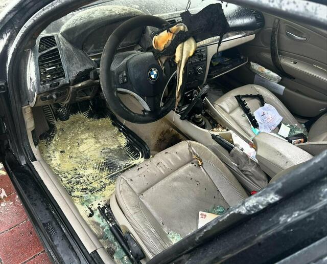 Aus bisher unbekannter Ursache fing das Auto Feuer. | Foto: FF Tumeltsham