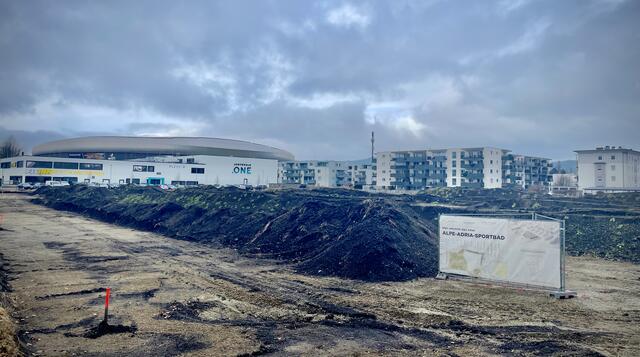 Nach einem Treffen zwischen Land, Stadt und Beamtenvertretern soll Bewegung in das Alpe-Adria-Sportbad kommen. | Foto: MeinBezirk.at