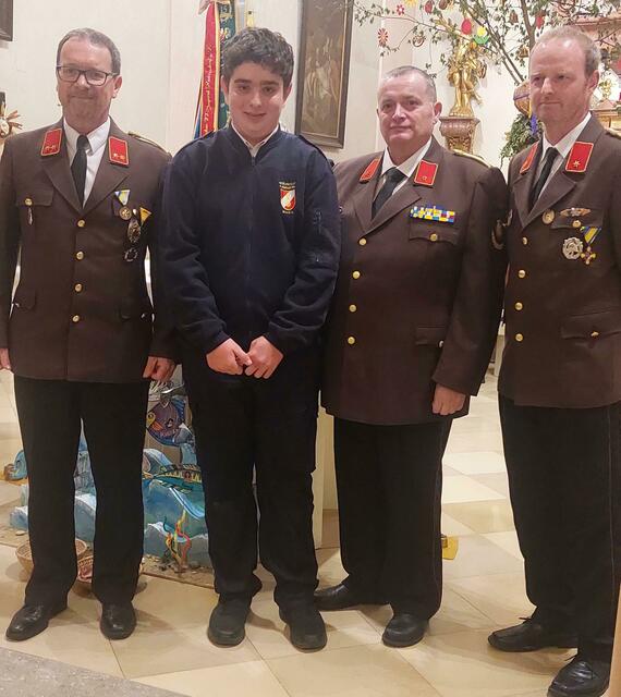v.li.n.re.: Kommandant Oberbrandinspektor Manfred Salzbauer, Tobias Maier, Bürgermeister Heinrich Becker und Kdt.-Stv. Brandinspektor Günter Linz 
 | Foto: FF Kammern