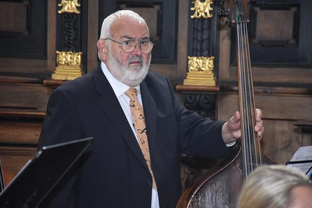 Stiftskirche Waldhausen: Alles Gute Anton Bruckner! Sängerinnen und Sänger, Musikerinnen und Musiker, Organistinnen, Grein Brass, Greinissimo, Kirchenchor Waldhausen, Coro Danubio bejubelt!  | Foto: Robert Zinterhof