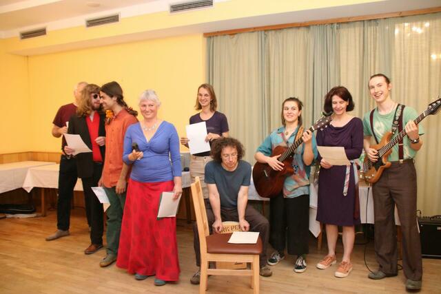 Die Patchwork-Familie von Monika, der Tocher von Walter und Herta Liebenauer brachten ebenfalls ein Ständchen für den Jubilar