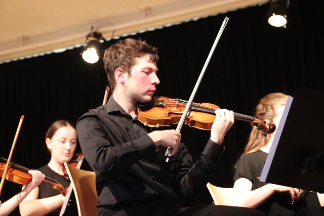 Andreas Treiber (19) spielte im Streicherensemble bei Mozarts kleiner Nachtmusik die 1. Geige. Als Solist begeisterte der Student mit dem Concertino Nr 1, a-moll von J.B. Accoly | Foto: Edith Ertl