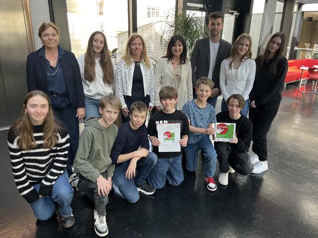 Das Österreichische Jugendrotkreuz zeichnete das BG/BRG Kufstein mit dem Erste Hilfe FIT-Gütesiegel aus.  | Foto: BG/BRG Kufstein