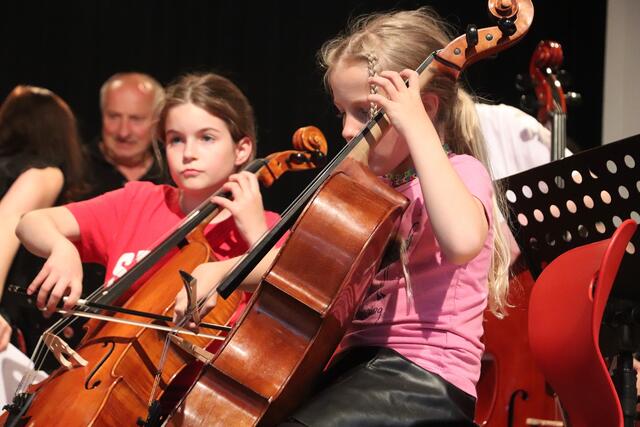 Mit dem Streicherabend „Saitenblicke“ begeisterten 45 Schüler der Musikschule Fernitz-Mellach das Publikum | Foto: Edith Ertl