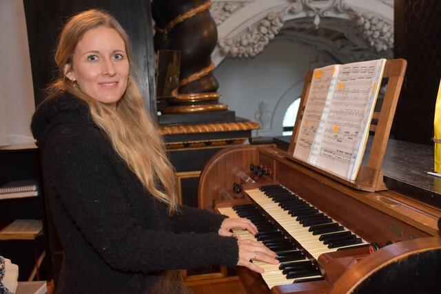 Stiftskirche Waldhausen: Alles Gute Anton Bruckner! Sängerinnen und Sänger, Musikerinnen und Musiker, Organistinnen, Grein Brass, Greinissimo, Kirchenchor Waldhausen, Coro Danubio bejubelt!  | Foto: Robert Zinterhof