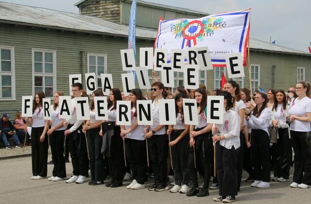 Freiheit Gleichheit, Brüderlichkeit! Nicht nur für diese jungen Franzosen sondern auch für 9.000 weitere Teilnehmer das Leitmotiv gegen ein "Nie wieder!" | Foto: Eckhart Herbe