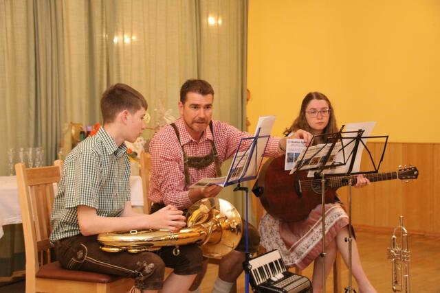 Familienmusik Scheidl brachte einige Ständchen